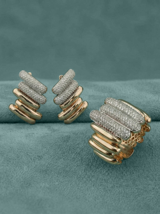 Серьги из золота c бриллиантами