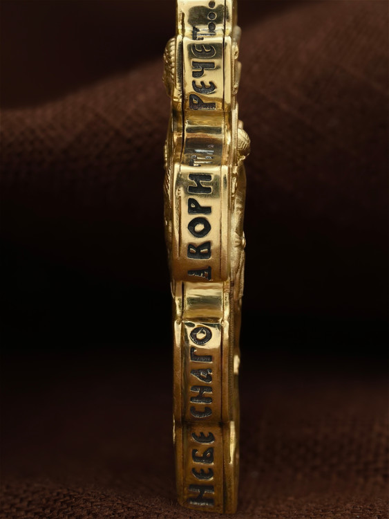 Крест из лимонного золота