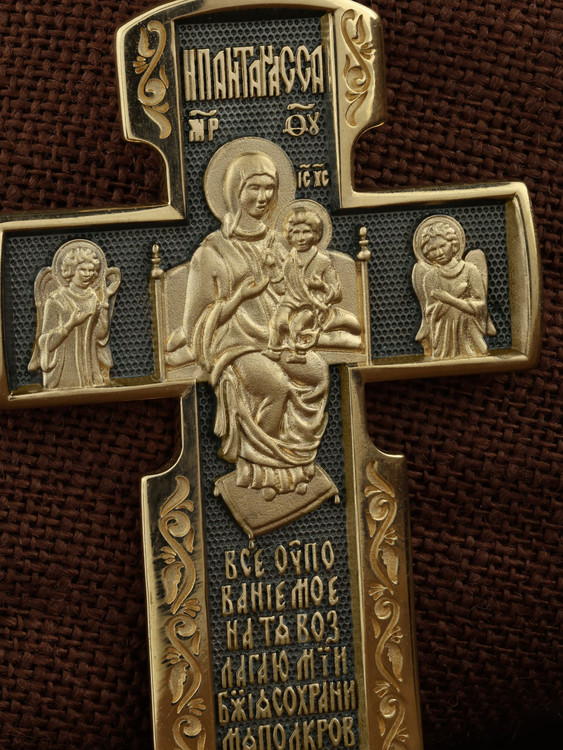 Крест из лимонного золота