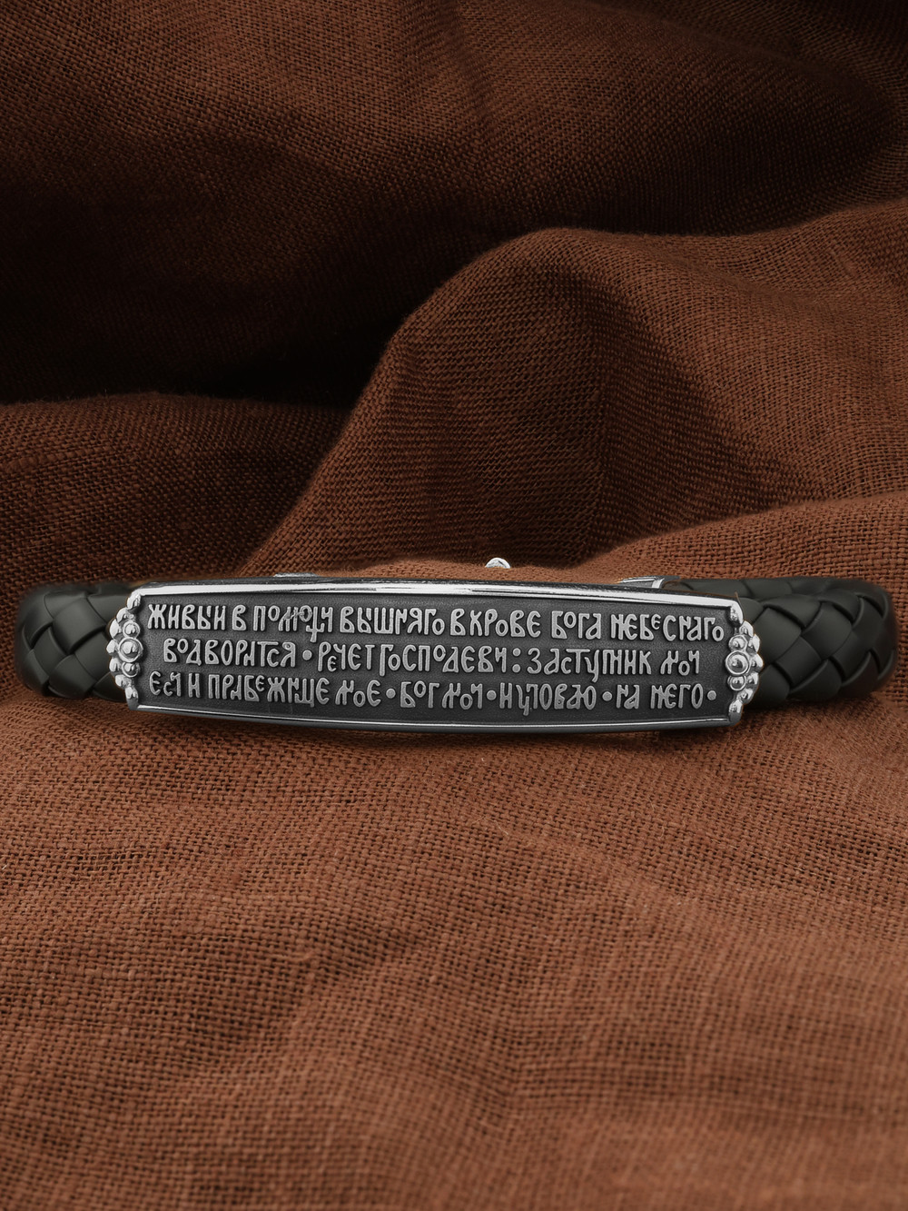 Браслет из белого золота c шнурком