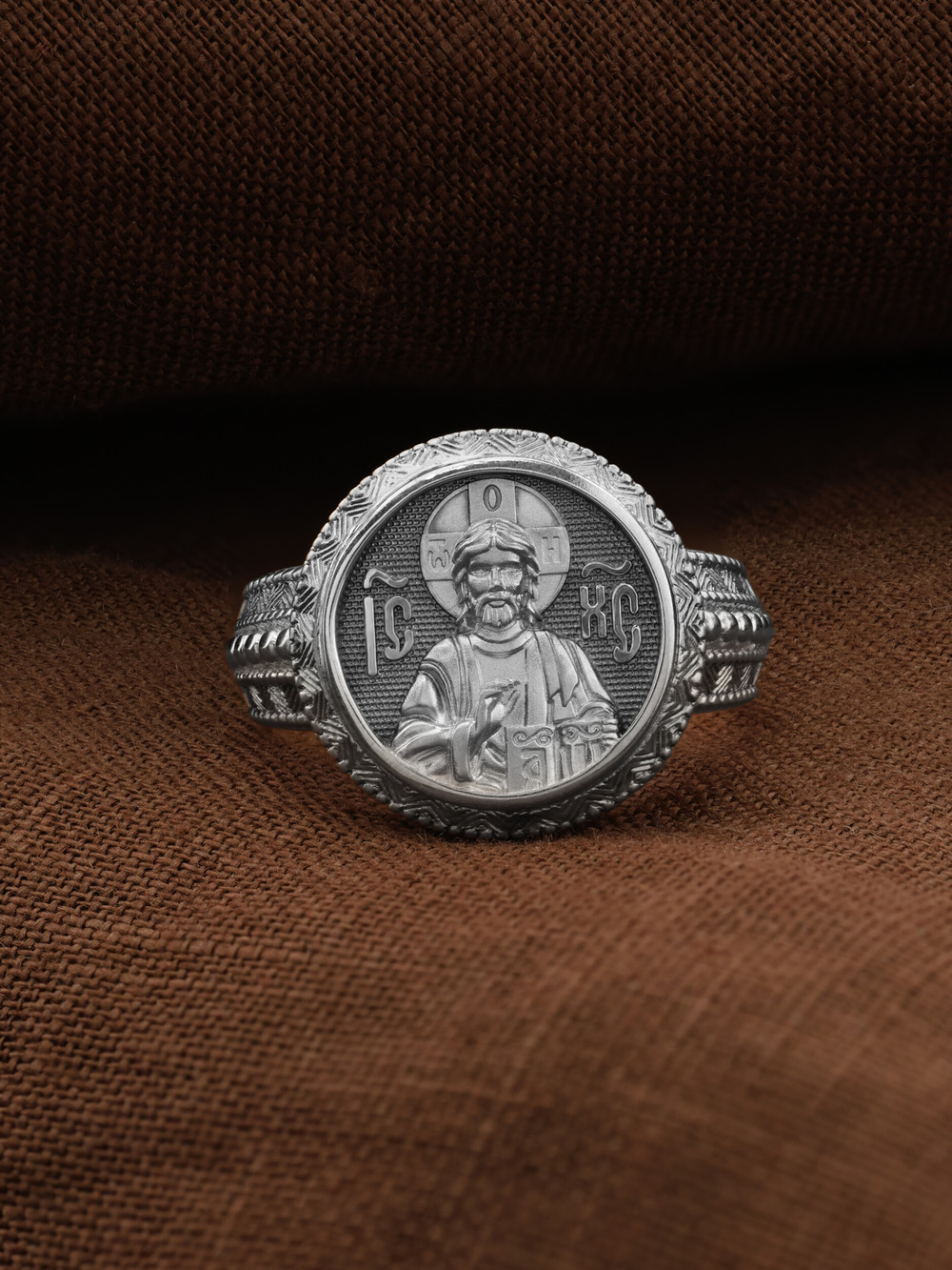 Кольцо из белого золота