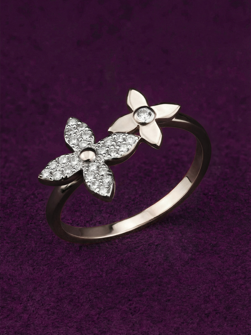 Кольцо из белого золота c бриллиантами