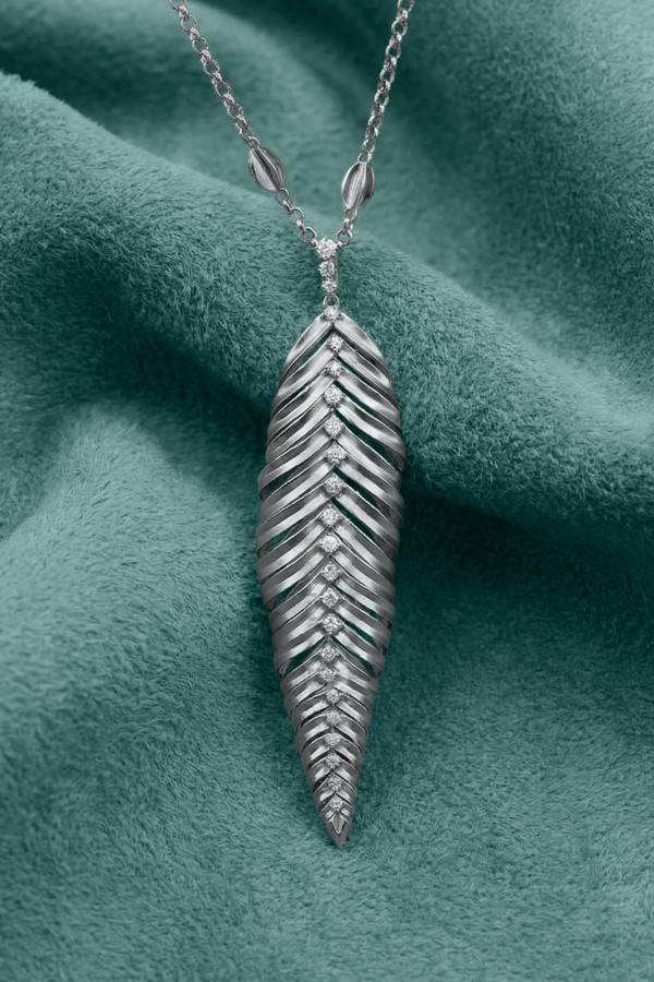 Колье из белого золота c бриллиантами