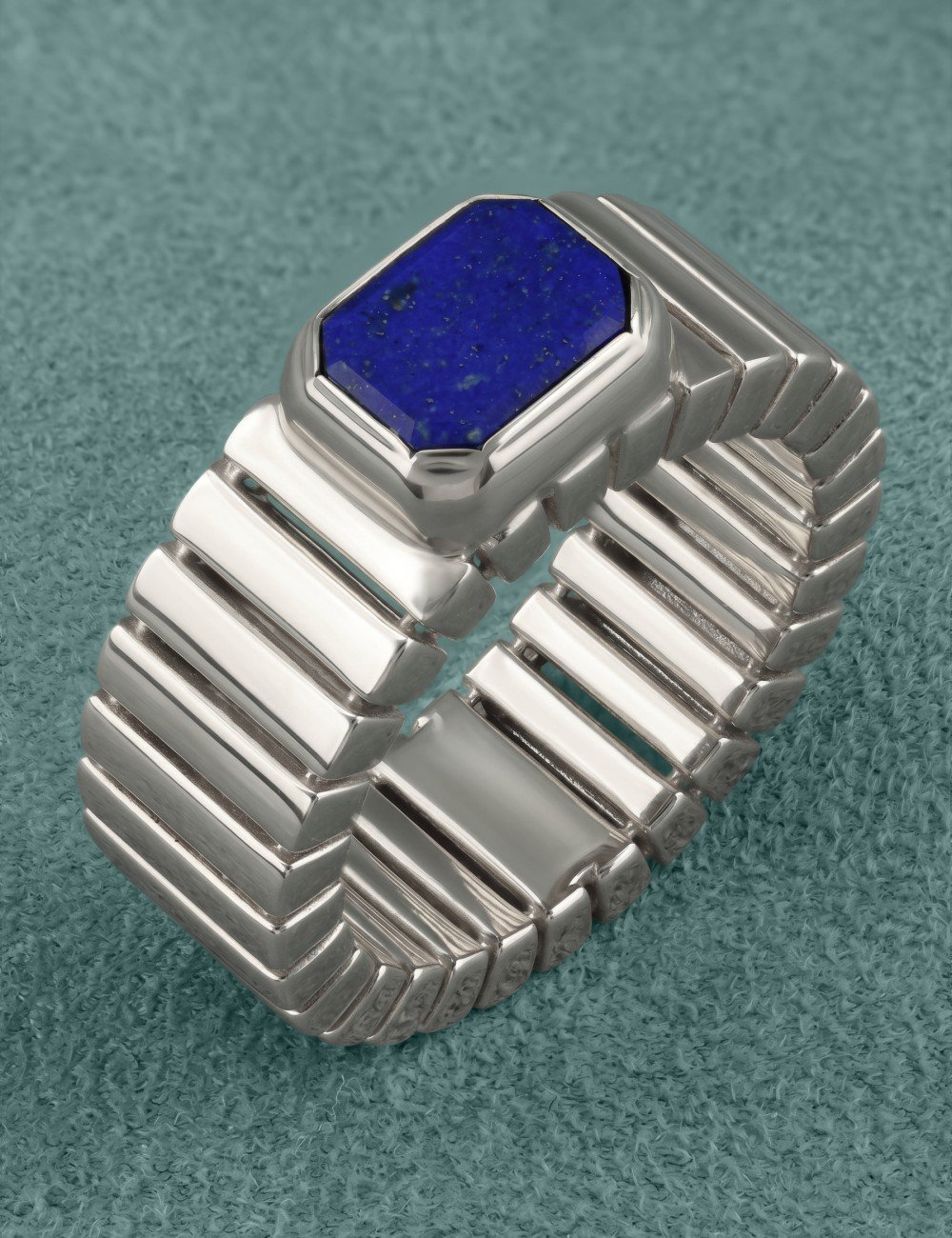 Кольцо из белого золота c лазуритом