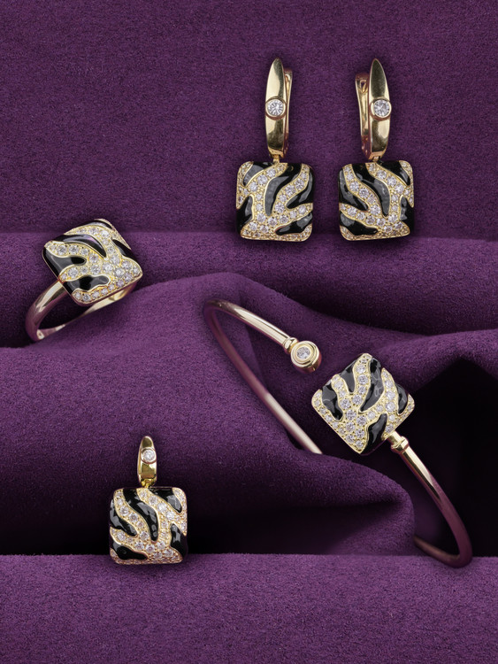 Подвеска из лимонного золота c эмаль и бриллиантами