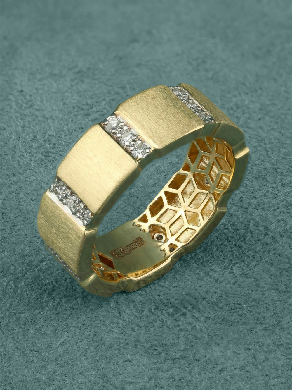 Кольцо из лимонного золота c бриллиантами