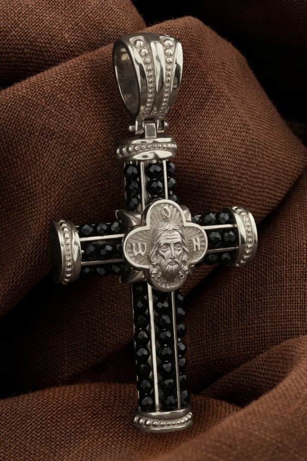 Крест из белого золота 585 пробы c ониксом