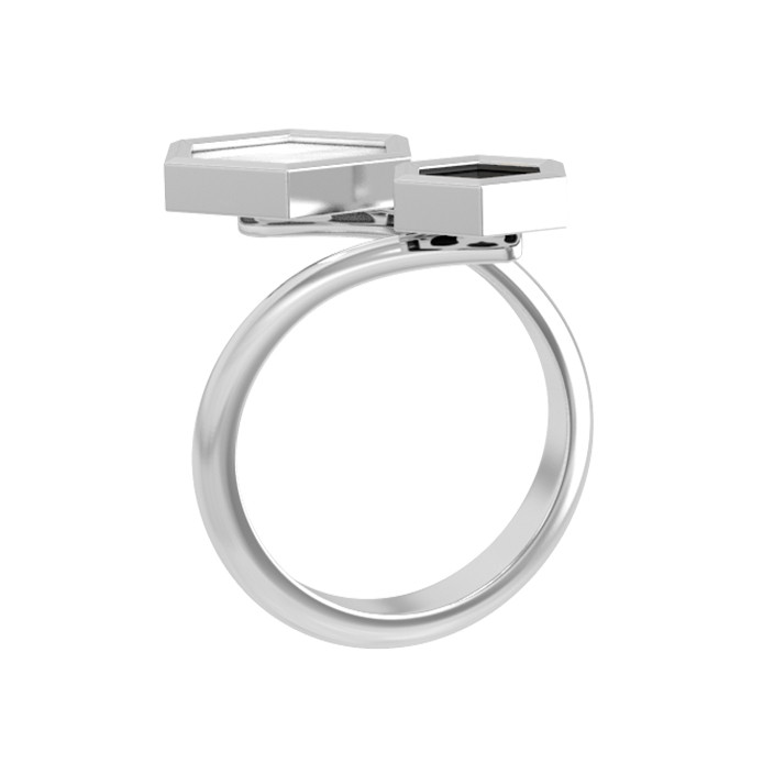 Кольцо из белого золота c ониксом и перламутром