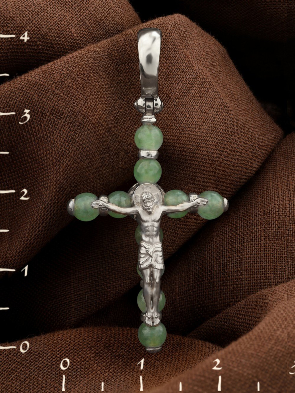 Крест из белого золота c нефритом