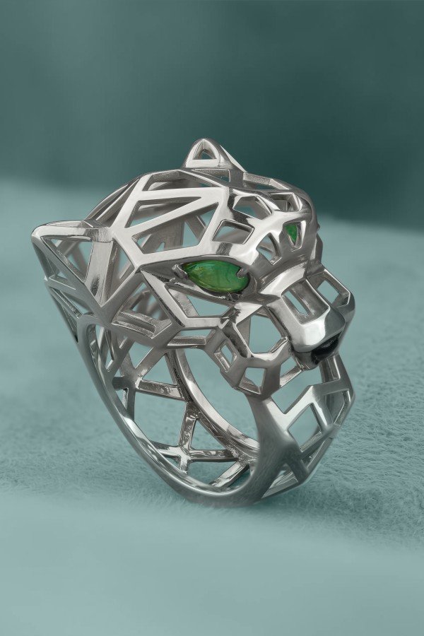 Кольцо из белого золота 585 пробы c изумрудом и ониксом