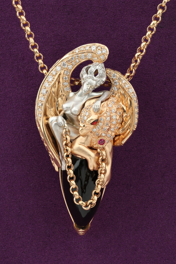 Колье из золота c эмаль , бриллиантами, рубином и ониксом