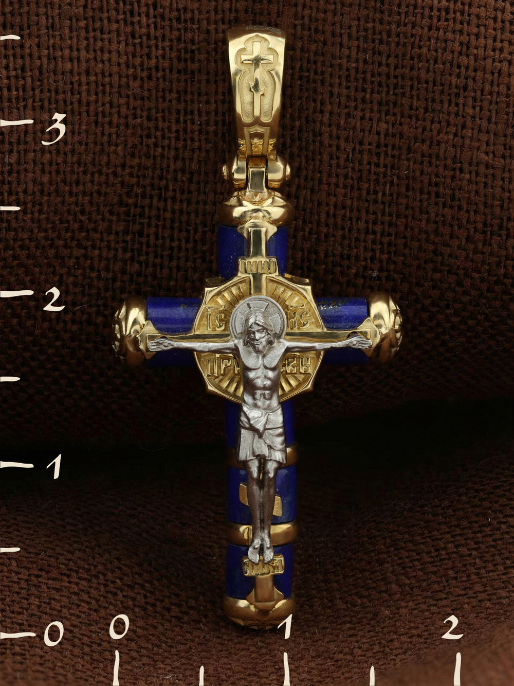 Крест из лимонного золота c лазуритом