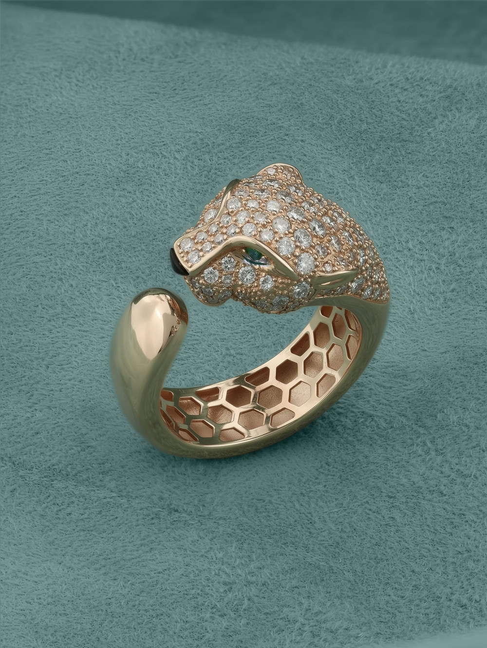 Кольцо из розового золота c бриллиантами, изумрудом и ониксом