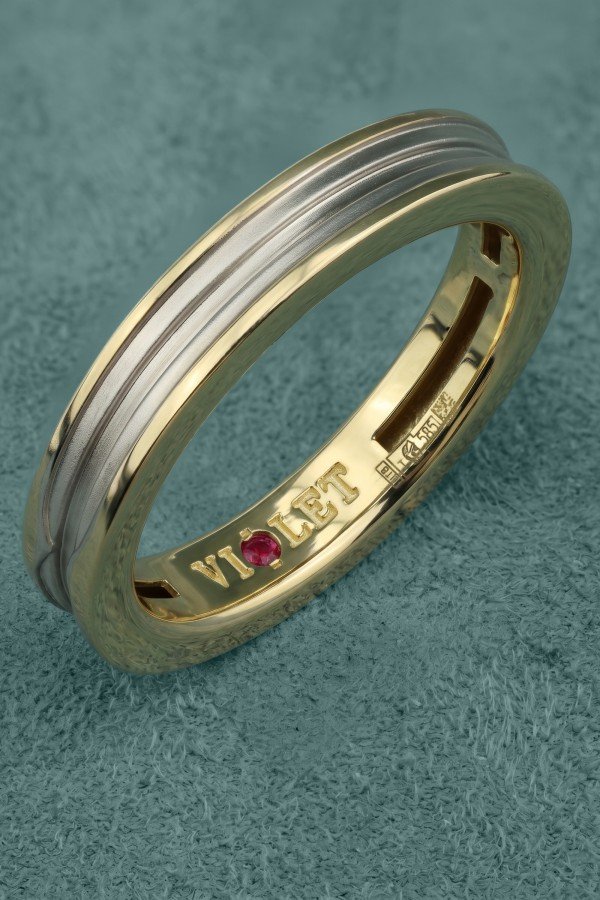 Кольцо из лимонного золота c рубином