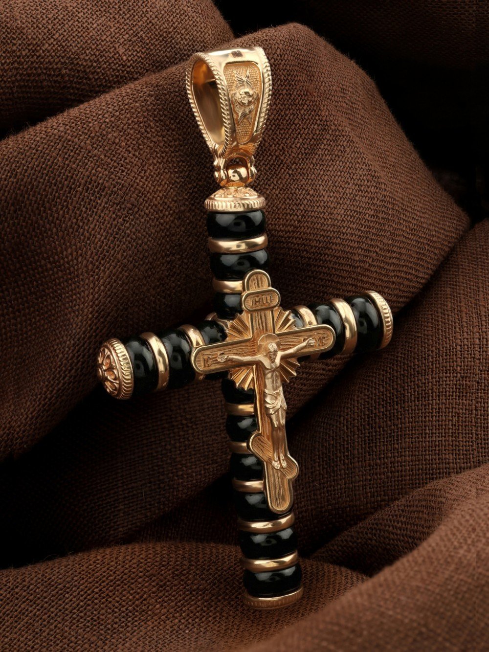 Крест из золота c ониксом