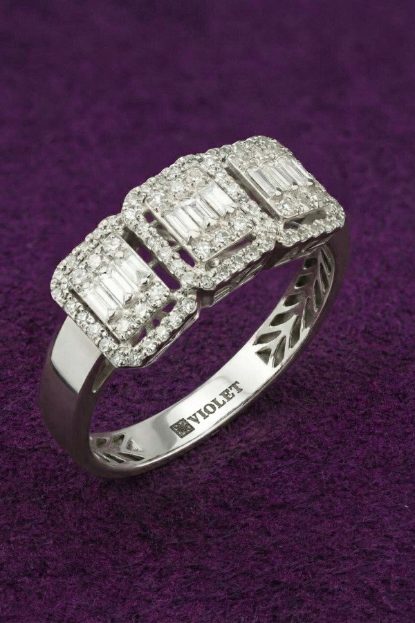 Кольцо из белого золота c бриллиантами