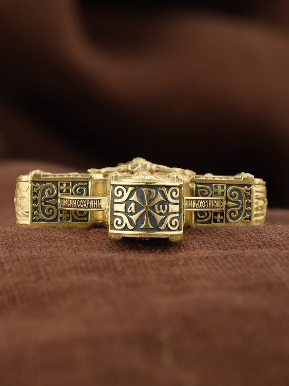 Крест из лимонного золота