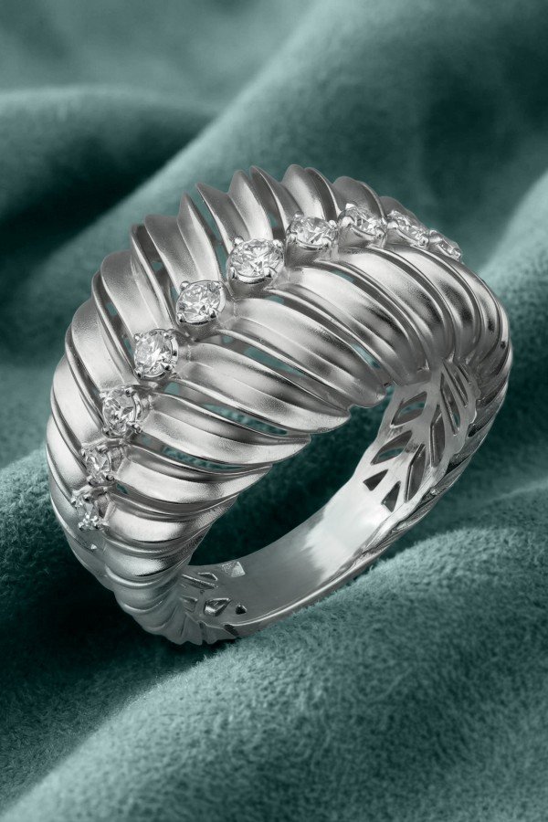 Кольцо из белого золота 585 пробы c бриллиантами