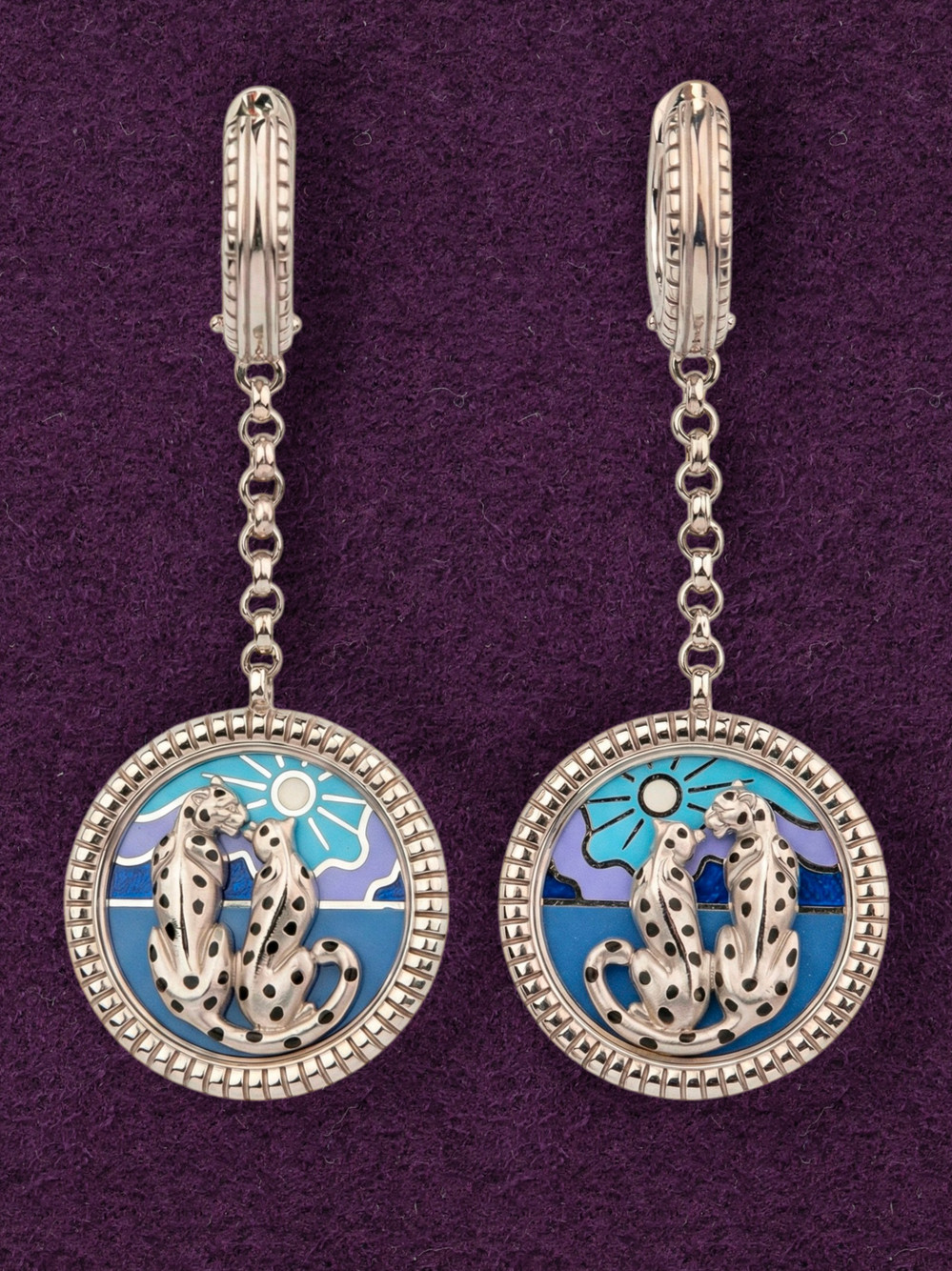 Серьги из белого золота c эмаль