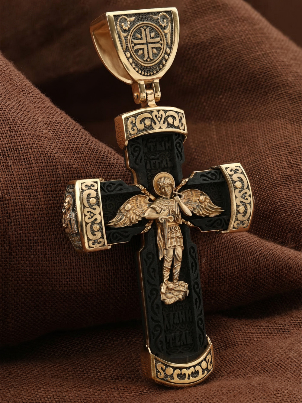 Крест из золота c эбеновым деревом