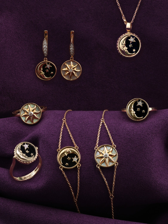 Кольцо из золота c бриллиантами, ониксом и перламутром