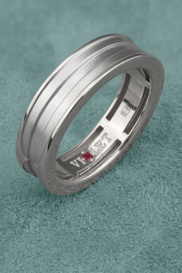 Кольцо из белого золота c рубином