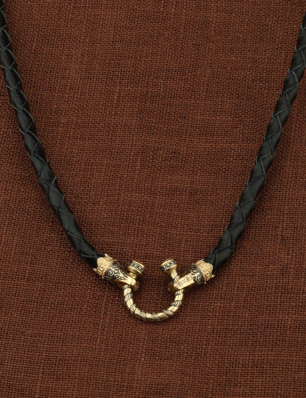 Гайтан из лимонного золота c кожаным шнурком