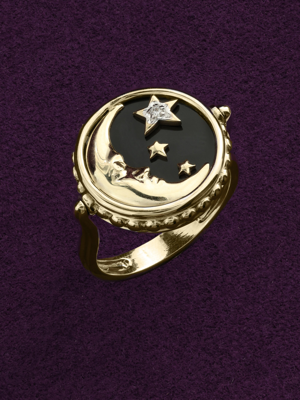 Кольцо из лимонного золота c бриллиантами, ониксом и перламутром