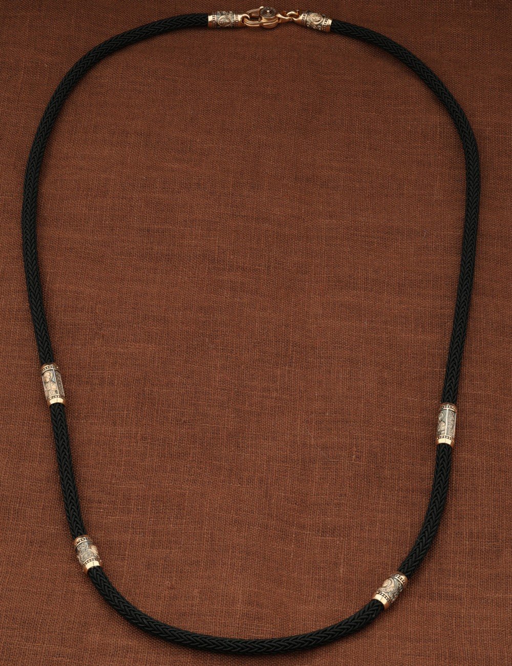 Шнурок шёлковый из золота 585 пробы c шёлковым шнурком