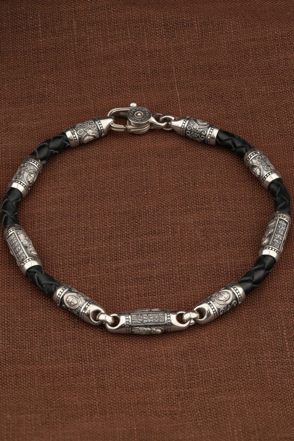 Браслет из белого золота c кожаным шнурком