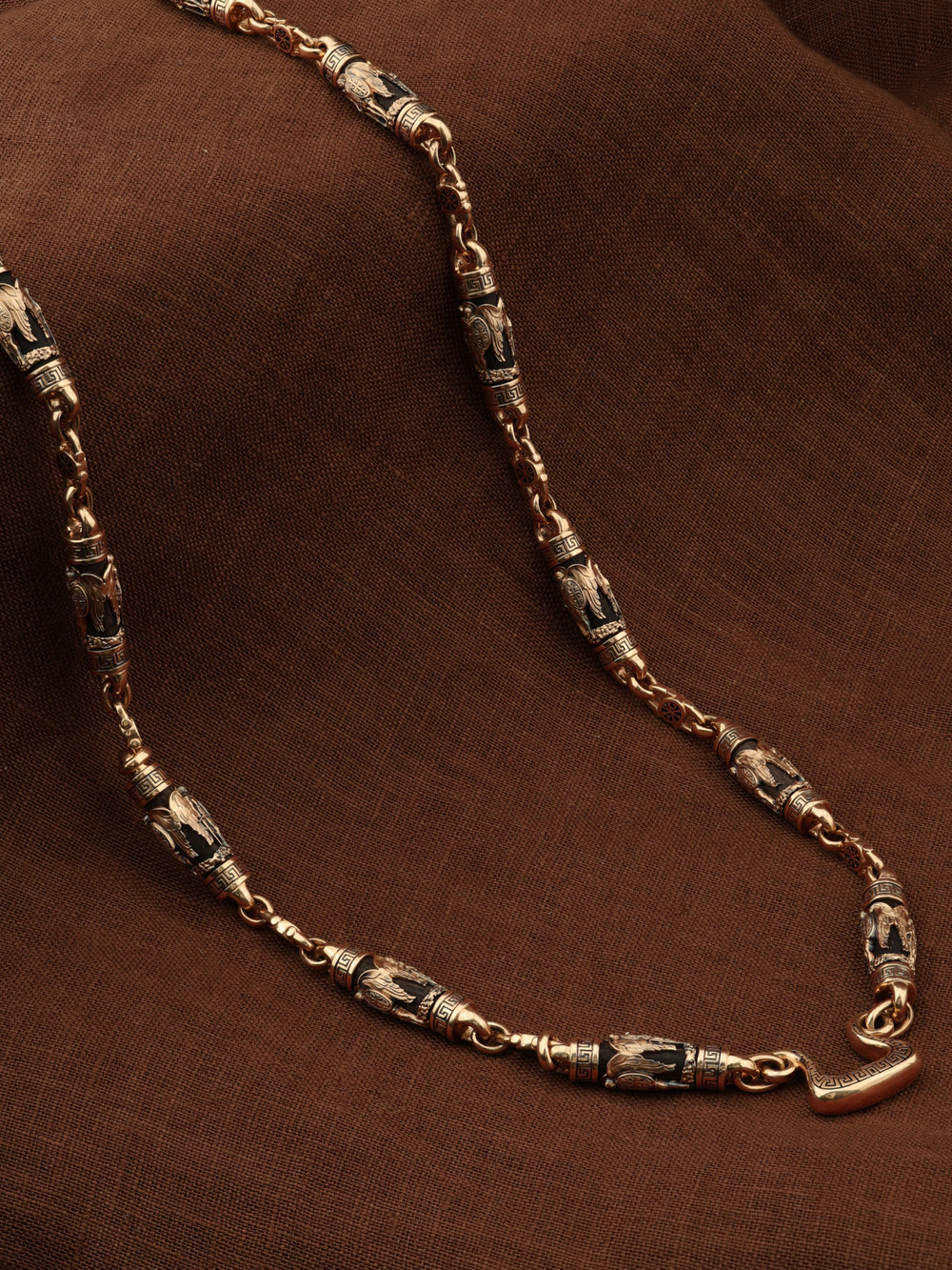 Цепь из золота c эмаль и эбеновым деревом