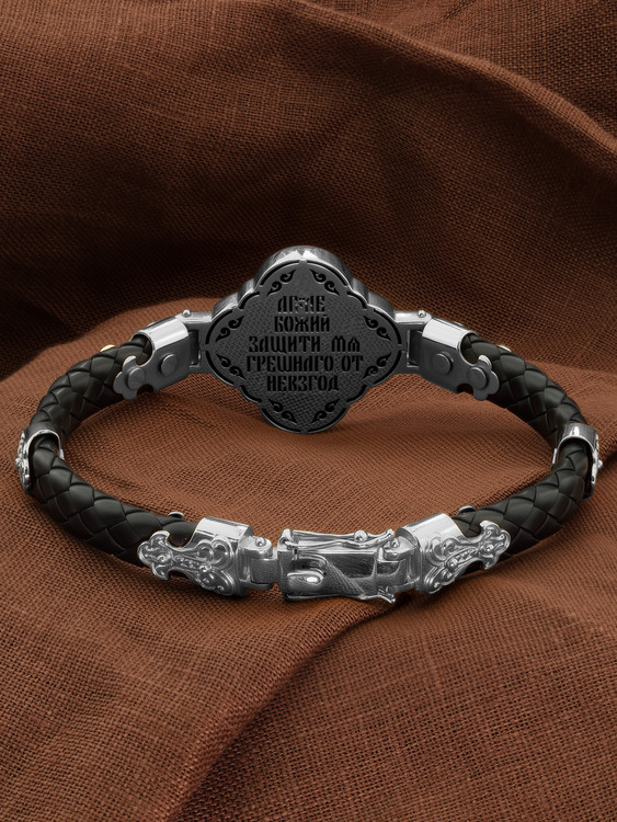 Браслет из белого золота c шнурком и ониксом