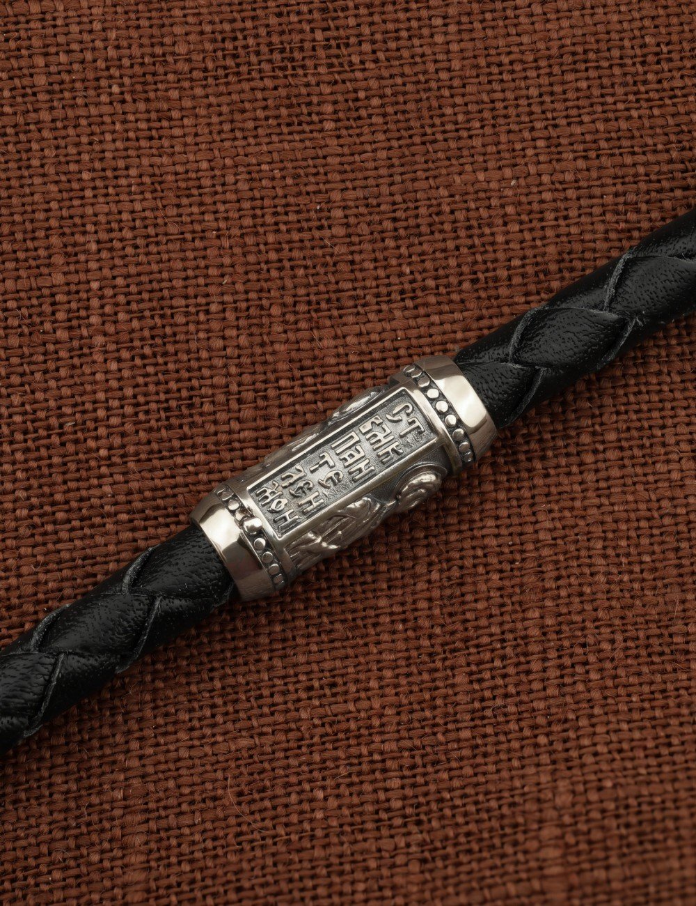 Гайтан из белого золота c кожаным шнурком