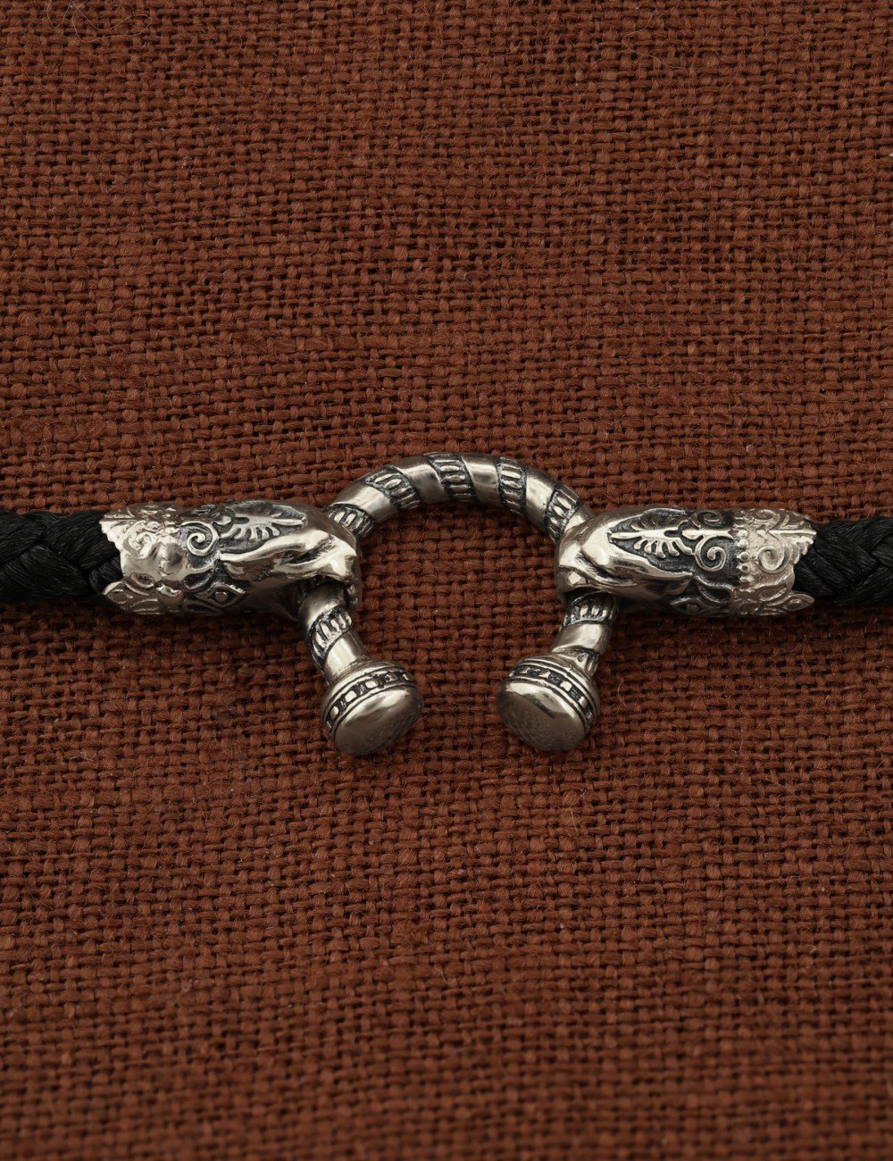 Шнурок шёлковый из белого золота c шёлковым шнурком