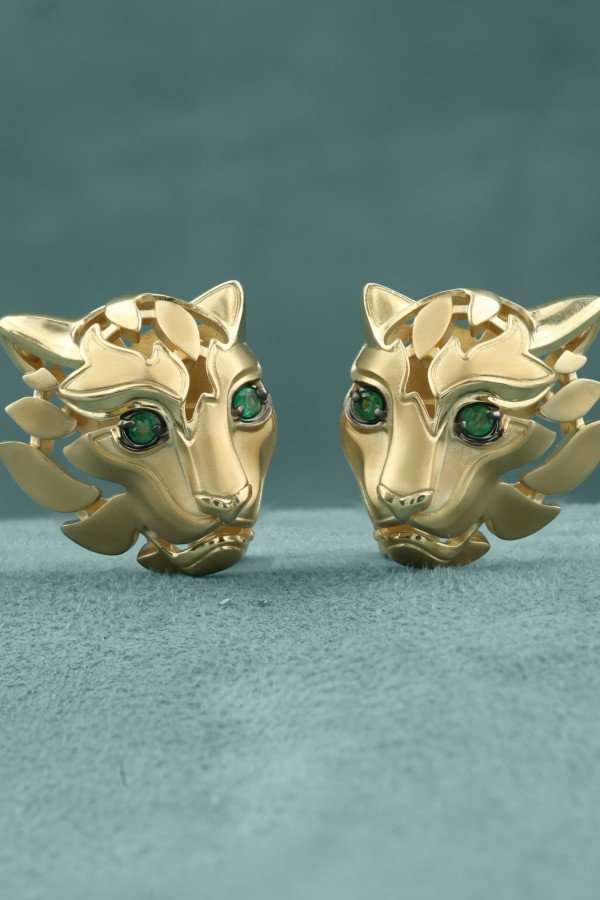 Серьги из лимонного золота c изумрудом