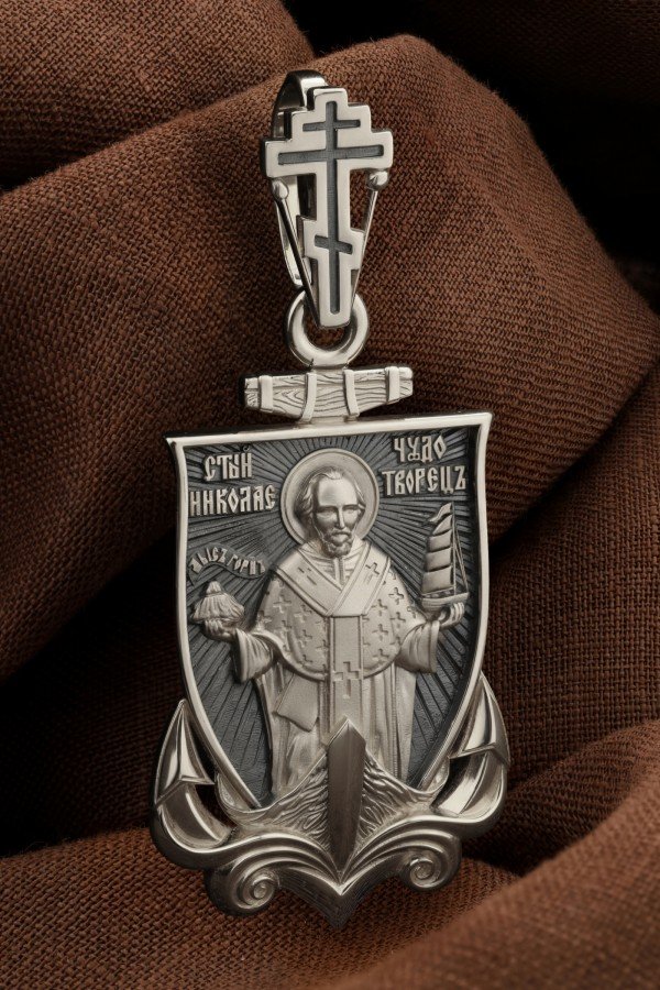 Образок из белого золота c эмаль