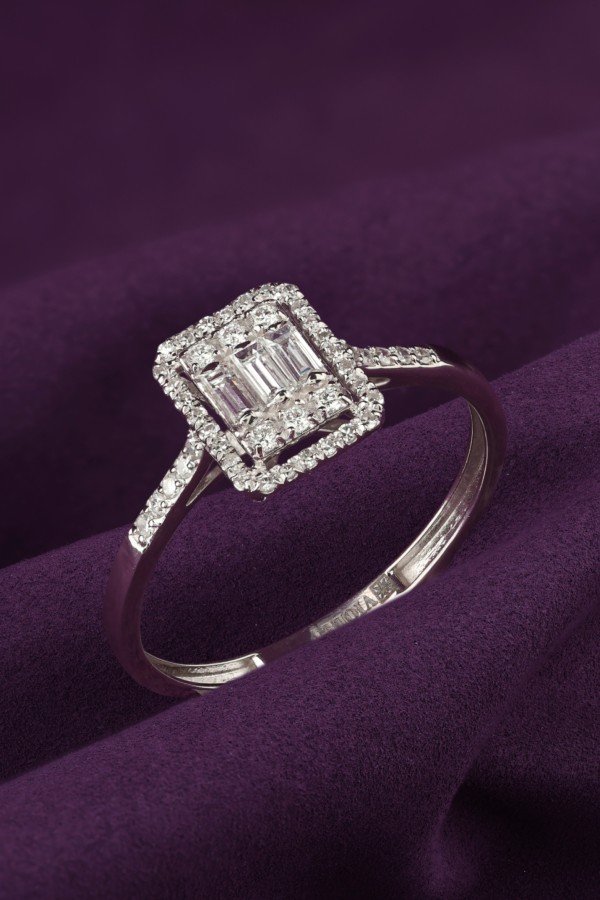 Кольцо из белого золота c бриллиантами