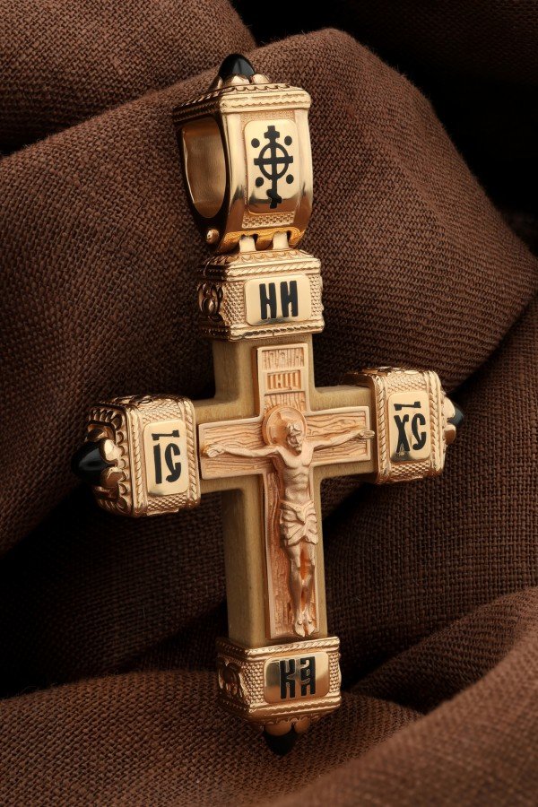 Крест из золота c эмаль , ониксом и деревом груши