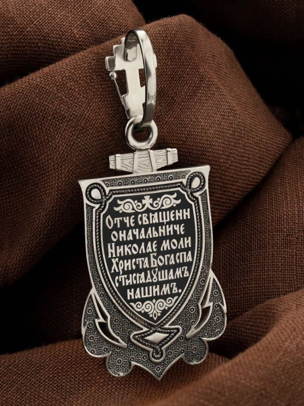 Образок из белого золота c эмаль