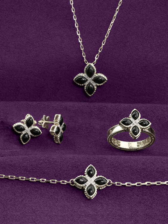 Серьги из белого золота c бриллиантами и ониксом