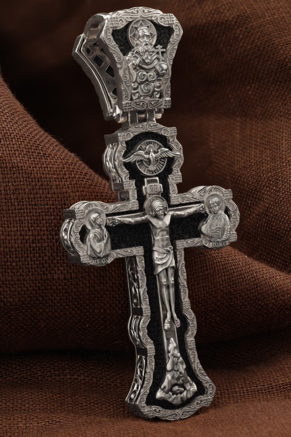 Крест из белого золота c эбеновым деревом