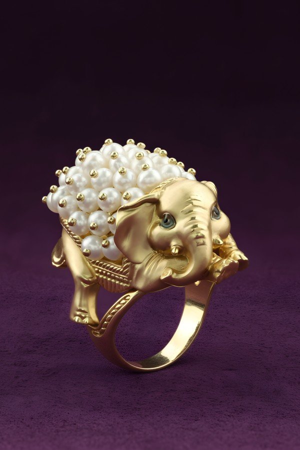 Кольцо из лимонного золота 585 пробы c эмалью и жемчугом