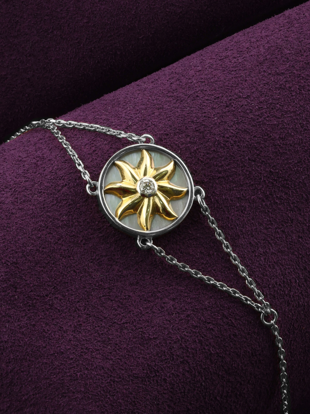 Браслет из белого золота c бриллиантами и перламутром