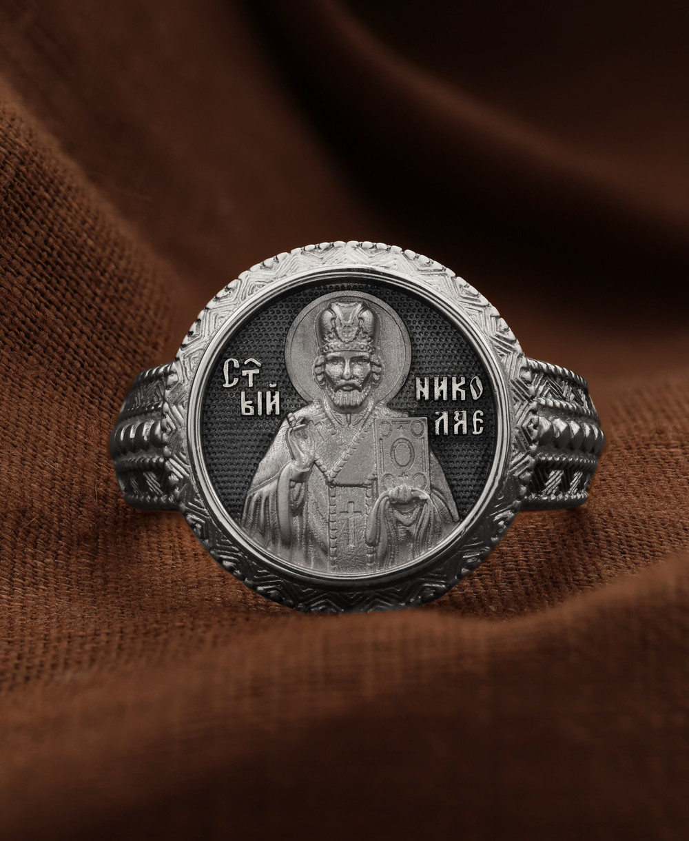 Кольцо из белого золота