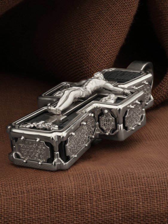 Крест из белого золота c эбеновым деревом