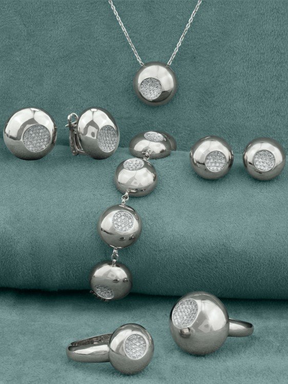 Колье из белого золота c бриллиантами