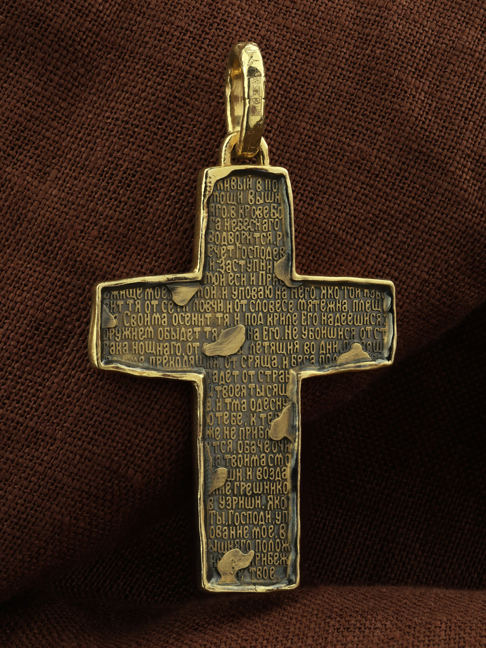 Крест из лимонного золота