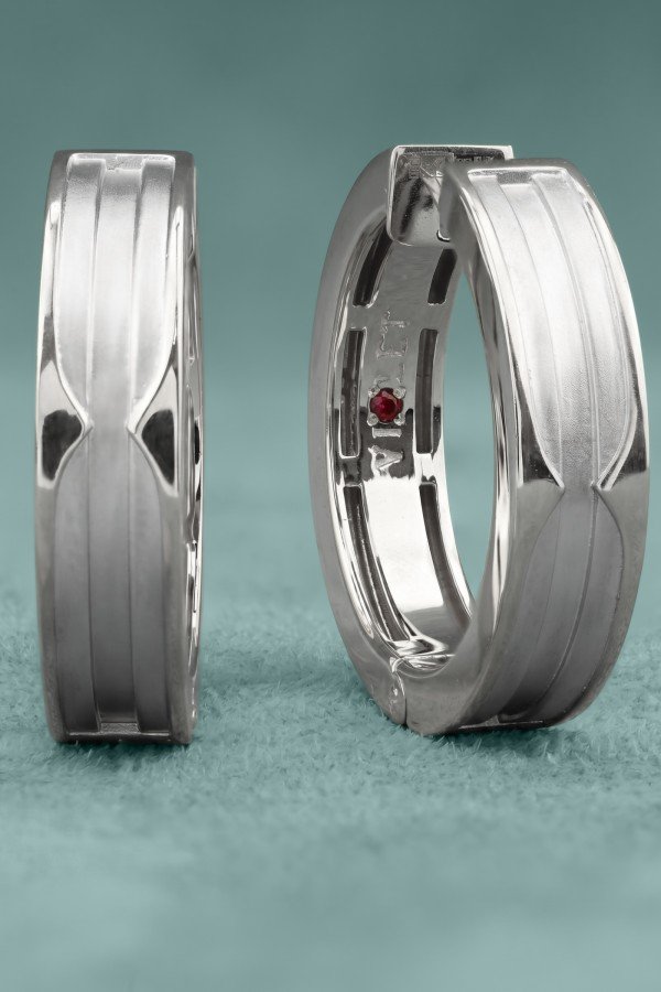 Серьги из белого золота c рубином