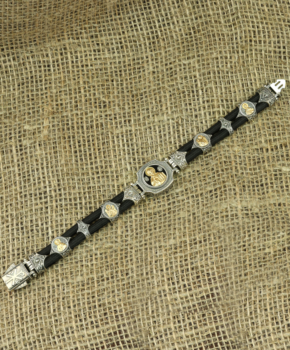 Браслет из серебра и золота c ониксом и шёлковым шнурком