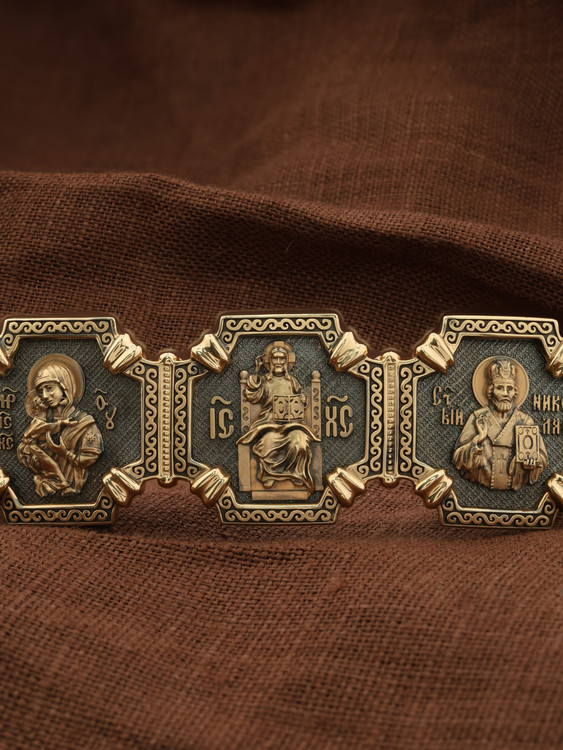 Браслет из золота c шнурком